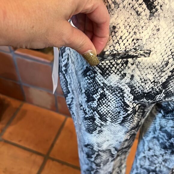 Zara, black and white snakeskin print tapered pants, M! - Picture 6 of 9